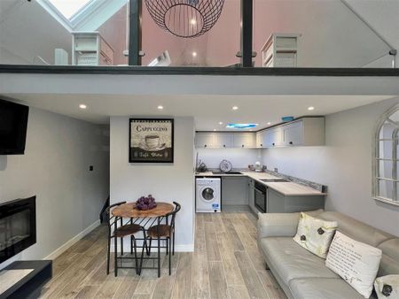 1 bedroom mews to rent - Photo 3