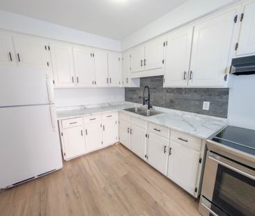 Cozy 5 Bedroom Townhouse in Thorold! - Photo 3