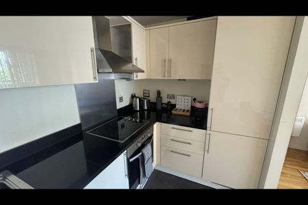 1 Bed Flat, Great Suffolk Street, SE1 - Photo 3