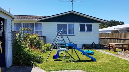 Charming 3 Bedroom Home in Wainuiomata - Photo 2