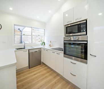 Neat and tidy FOUR bedroom duplex - Photo 5