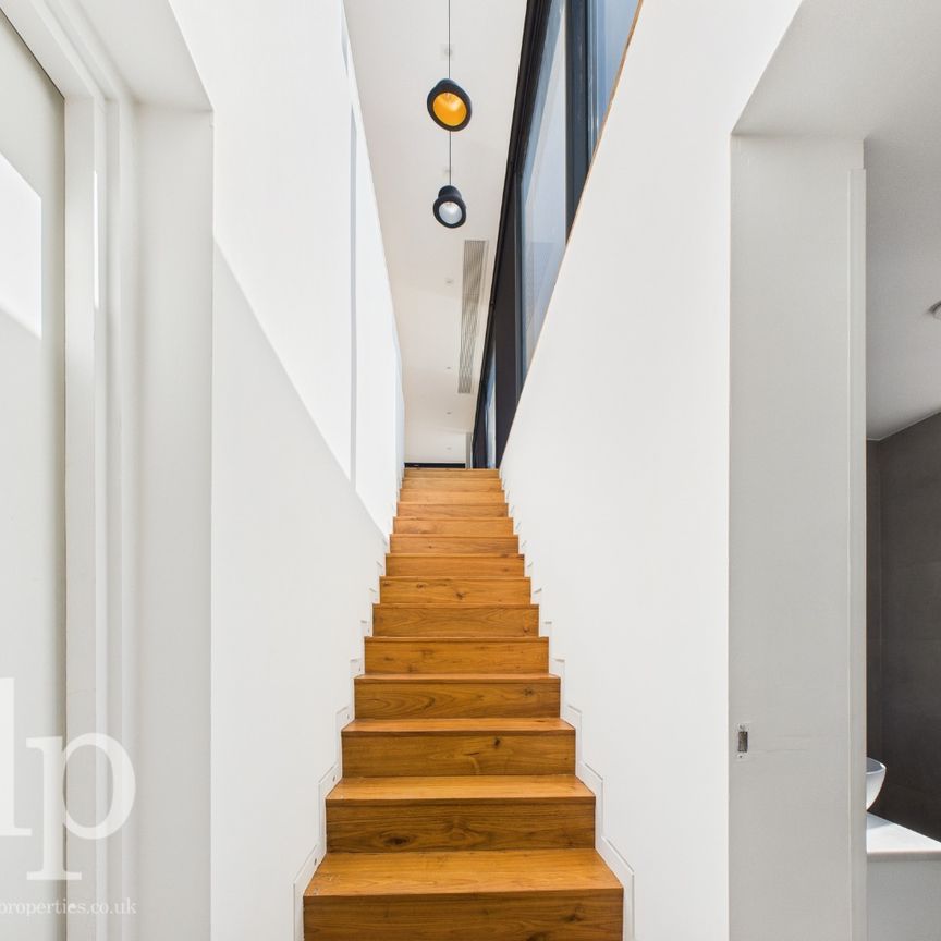 2 Bedroom Penthouse, Dean Street, London, Greater London, Soho, W1D - Photo 1