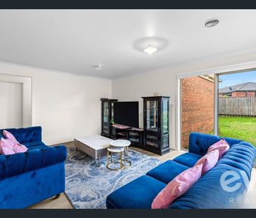 A beautiful family home in the Lollypop Estate! - Photo 2