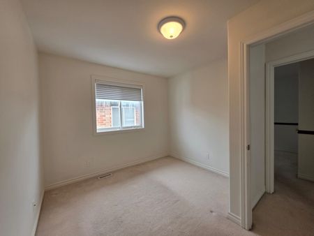 For Lease - 12 Revelstoke Court Unit# Upper, Barrie, Ontario - Photo 4