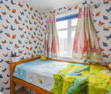 4 bedroom detached house - Photo 3