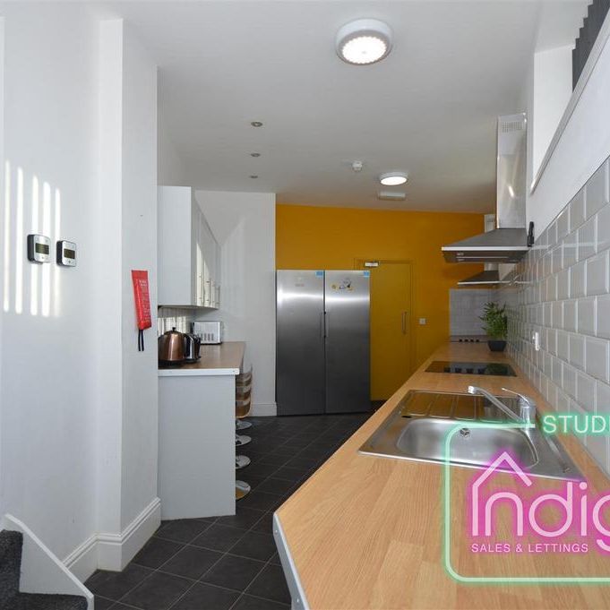 1 bedroom in a house share to rent - Photo 1