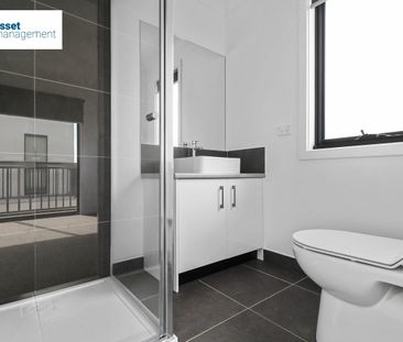 Modern & Spacious 3 Bedroom Townhouse in Deanside! - Photo 4