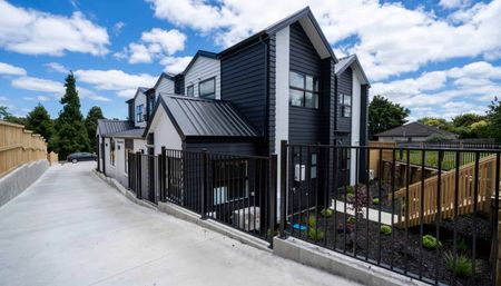 Self Contained Rooms - Opposite Hospital - Photo 2