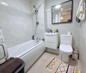 Kingston Upon Thames, Greater London, KT2 - Photo 5