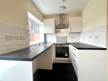 3 bedroom semi-detached house to rent - Photo 5