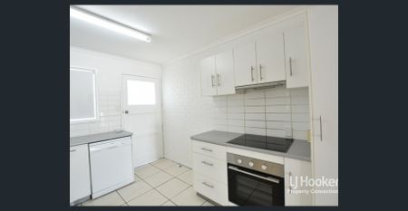 2 BEDROOM UNIT HANDY TO ALL AMENITIES!! - Photo 5