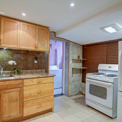 **Executive-BSMT studio/bachelor unit in Humewood-Cedarvale** - Photo 3