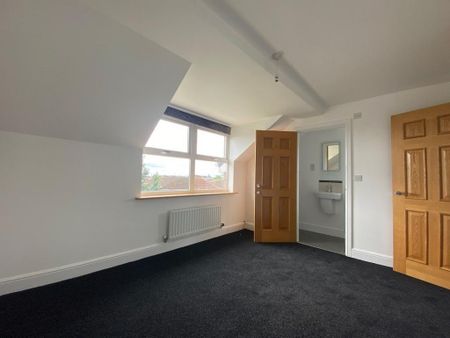 4 bedroom semi-detached house to rent - Photo 4