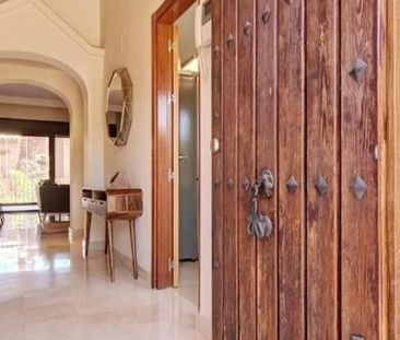 Luxury Townhouse for rent in Estepona, Andalusia - Photo 1