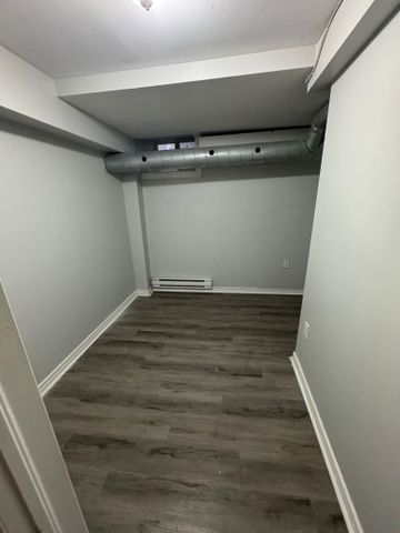 140 Osgoode - Photo 4