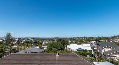 3 Bedroom City Centre Unit - Photo 3