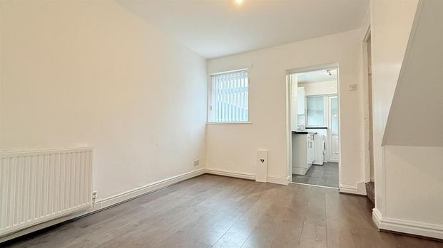 2 bedroom end of terrace house to rent - Photo 1