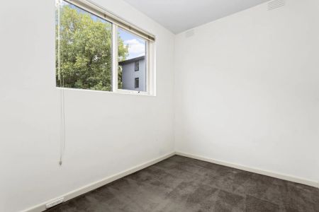 Two-Bedroom Apartment in a Convenient Central Location - Photo 3