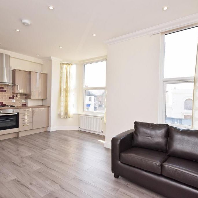 2 bedroom flat to rent - Photo 1