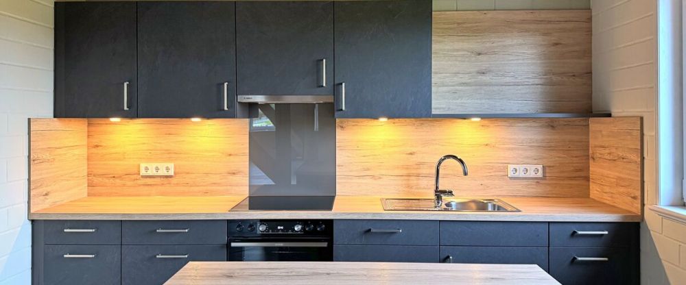 Erstbezug: Extravagante Dachgeschosswohnung mit Einbauküche und Loggia in Kanallage von Spetzerfehn - Foto 1