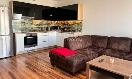 MACH Reality EXKLUZÍVNE na prenájom krásny 3 izb byt s terasou a 2x parkovaním TOP lokalita Nitra Chrenová - Photo 3