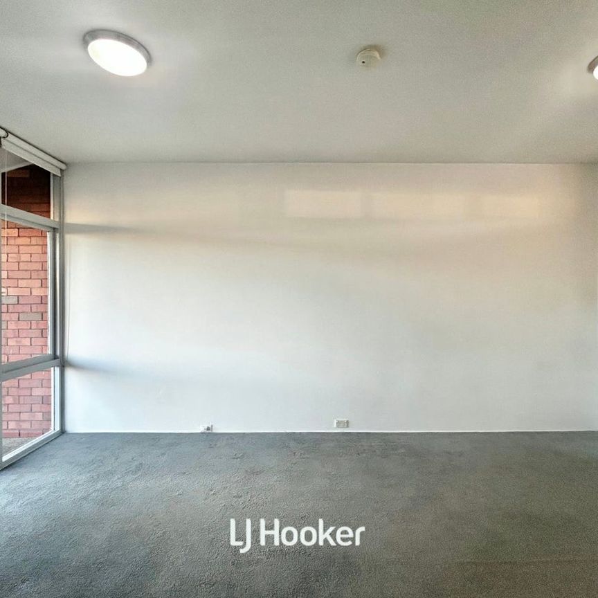 Conveniently Positioned One Bedroom Unit! - Photo 1