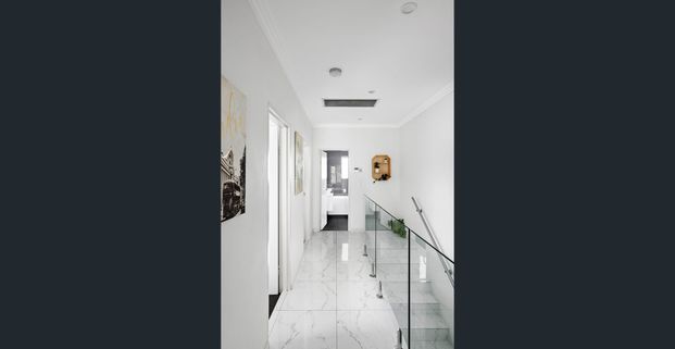 This spacious duplex will impress you. - Photo 1