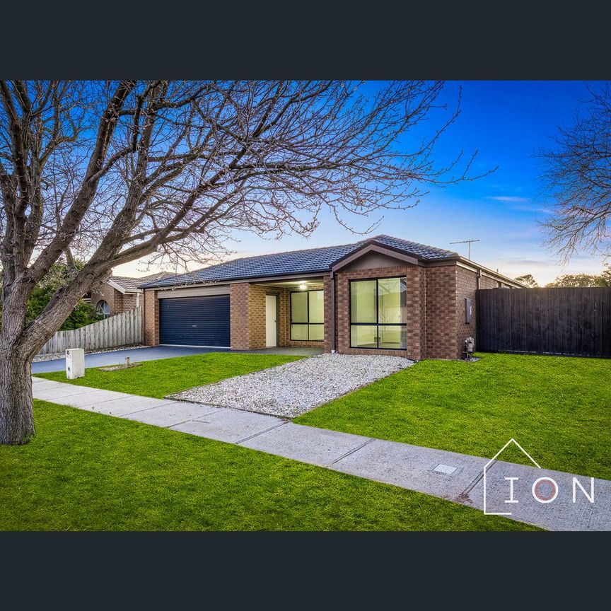 13 Cardiff Grove, Cranbourne East, Vic 3977 - Photo 1