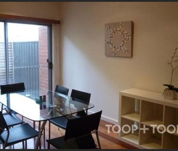 Townhouse with 2 Double Bedrooms & 2 Bathrooms - Photo 4