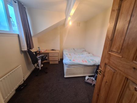 3 Bed - 29 Harold Place, Hyde Park, Leeds - LS6 1PQ - Student - Photo 4