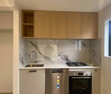 Lovely 1 Bed 1 Flexi Room Townhouse in Avondale - Photo 2