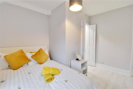 4 bedroom terraced house to rent - Photo 3