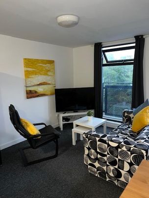 1 bedroom in a flat share to rent - Photo 1