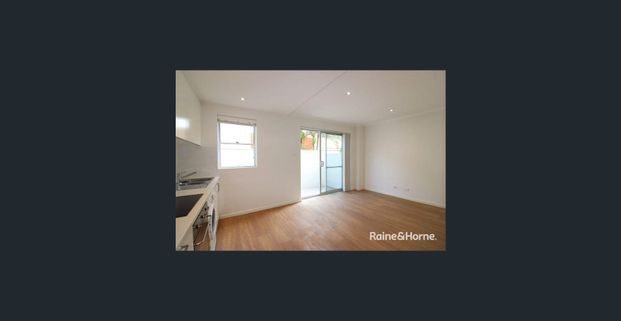 MODERN ONE BEDROOM UNIT - MOMENTS WALK TO ELOUERA BEACH - Photo 1