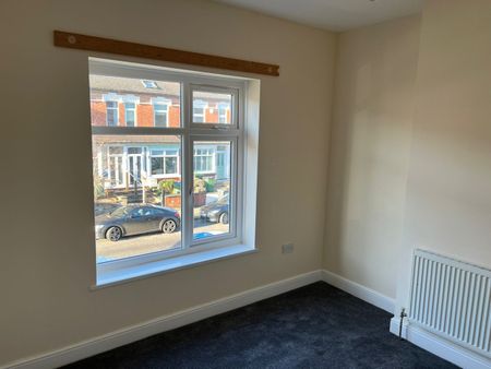 2 Bed Terraced House, Park Road, B67 - Photo 2