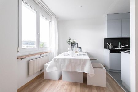 Schöne 3.5 Zimmerwohnung mit Balkon und grüne Umgebung - Photo 2