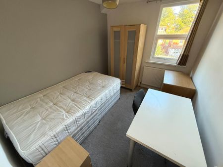 Grange Avenue, University - Photo 3