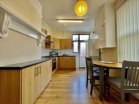 4 bedroom house share to rent - Photo 2