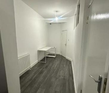 2 Bed Flat, Roman Road, E3 - Photo 3