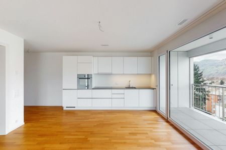 Luminoso appartamento allultimo piano con vista lago parziale - Photo 5