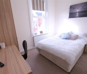 3 bedroom flat to rent - Photo 6