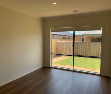 16 Shipstern Street, Armstrong Creek VIC 3217 - House For Rent | Do... - Photo 5