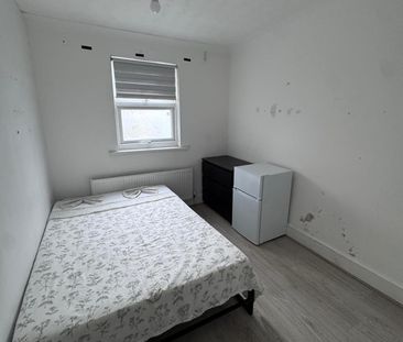 Room in a Shared House, Elmar Road, N15 - Photo 3