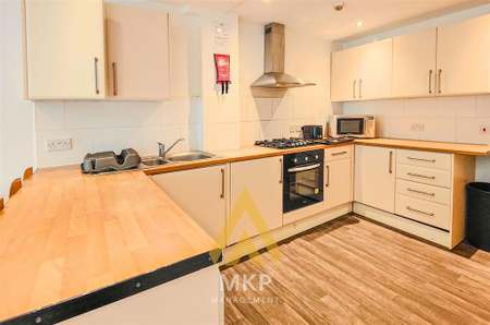 6 bedroom terraced house to rent - Photo 2