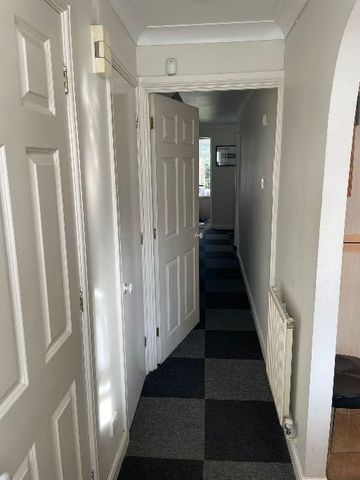 3 Bed Semi-Detached House, Glenburnie Road, SW17 - Photo 5