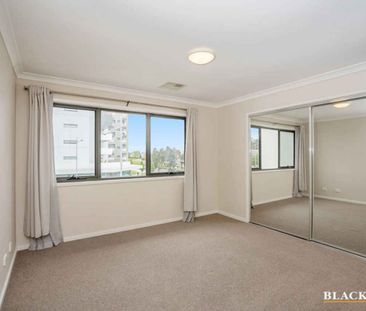 Spacious three bedroom townhouse - Photo 5