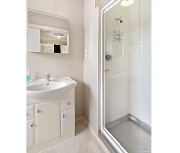 Large family home with plenty of land - Photo 3