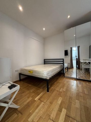 Studio to rent - Photo 2