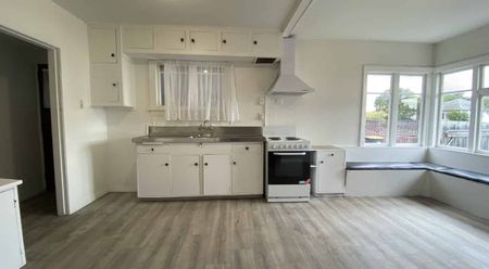 Fully fenced x2 dog friendly property - Photo 5