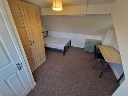5 Bed Student Accommodation - Photo 5